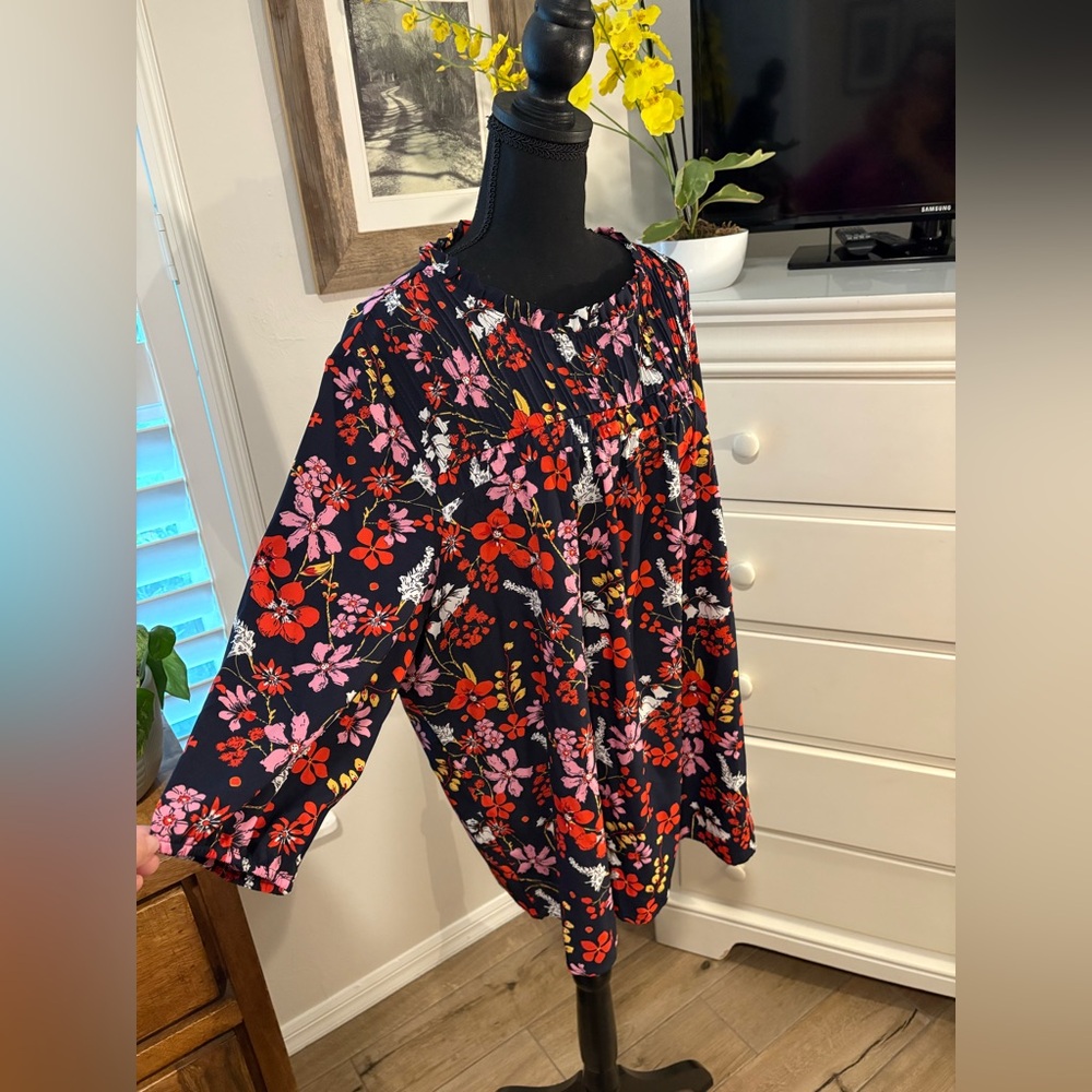 BLOOMCHIC 
Sweet Floral Blouse, Navy 22-24 - Picture 5 of 10